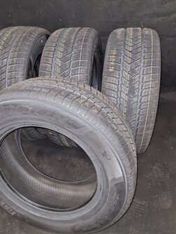 Winterbanden winterset winter Pirelli Q7 Touareg Amarok 18 inch