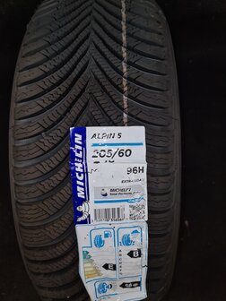 Winterband Winter Michelin Alpin 5 205 60 R16 96H ongebruikt