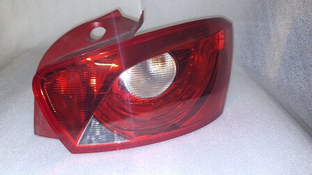 Achterlicht achter licht Rechts Seat Ibiza Rechtsbuiten 6J4945096